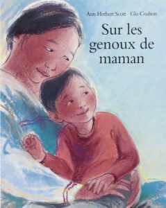 sur les genoux de maman